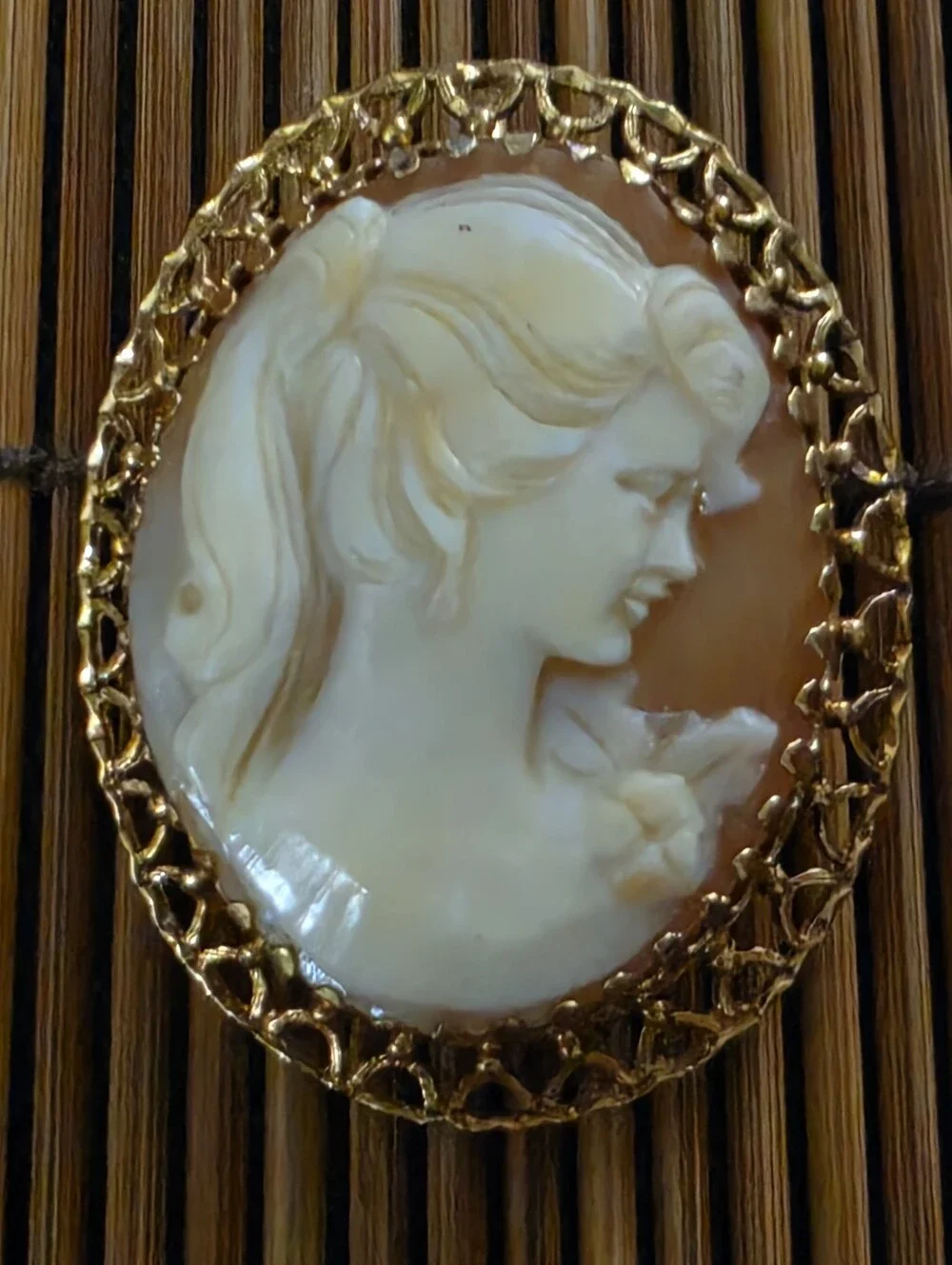 18k Cameo Yellow Gold Pendant, Brooch (Vintage)
